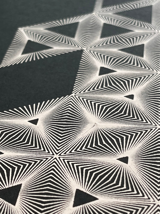 ma044 - trivoidal (blk)